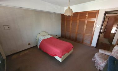 Casa de 4 dormitorios, parque y quincho en Lomas de Zamora