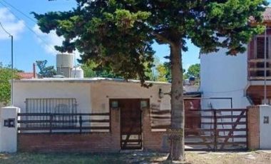 Casa en venta - 2 Dormitorios 2 Baños - Mar de Ajó