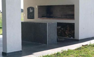 Casa en alquiler - 3 Dormitorios 2 Baños - Coronel Brandsen