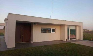 Casa en alquiler - 3 Dormitorios 2 Baños - Coronel Brandsen