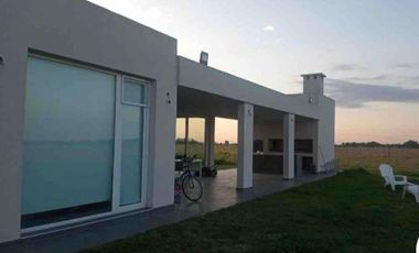 Casa en alquiler - 3 Dormitorios 2 Baños - Coronel Brandsen