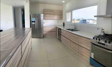 Casa en alquiler - 3 Dormitorios 2 Baños - Coronel Brandsen