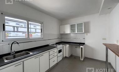 Duplex a estrenar de 3 amb. c/patio propio y espacio de cochera
