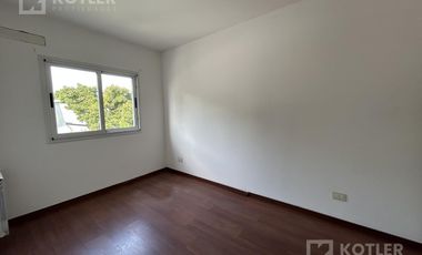 Duplex a estrenar de 3 amb. c/patio propio y espacio de cochera