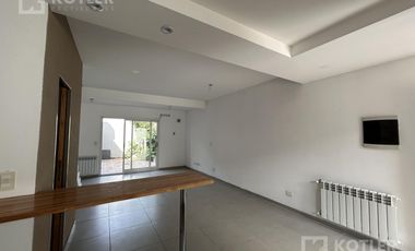 Duplex a estrenar de 3 amb. c/patio propio y espacio de cochera