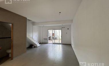 Duplex a estrenar de 3 amb. c/patio propio y espacio de cochera