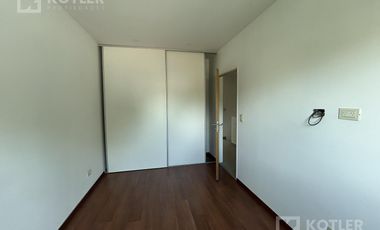 Duplex a estrenar de 3 amb. c/patio propio y espacio de cochera