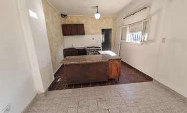 Casa en venta - 2 Dormitorios 1 Baño - 100Mts2 - Remedios de Escalada
