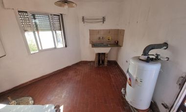 Casa en venta - 2 Dormitorios 1 Baño - 100Mts2 - Remedios de Escalada