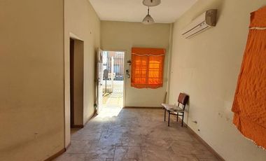 Casa con deposito en Lomas de Zamora