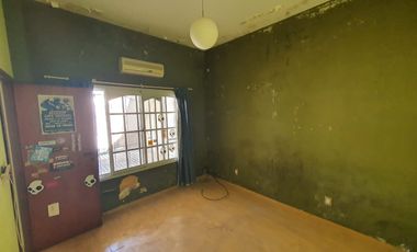 Casa con deposito en Lomas de Zamora