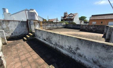 Casa con deposito en Lomas de Zamora