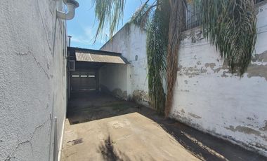 Casa con deposito en Lomas de Zamora