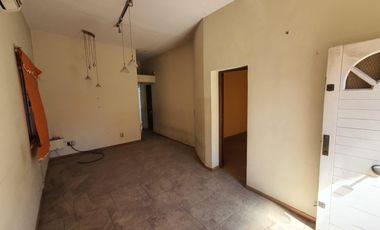 Casa con deposito en Lomas de Zamora