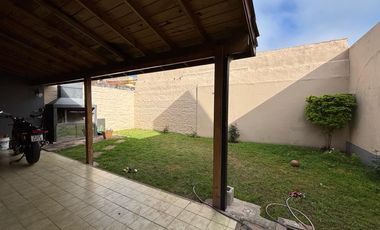 Casa en venta a pocas cuadras de la estación.