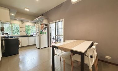 Casa de 2 dormitorios con cochera en Matheu