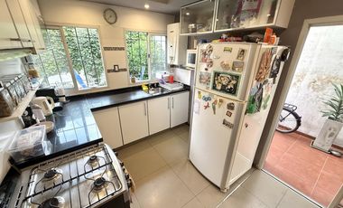 Casa de 2 dormitorios con cochera en Matheu