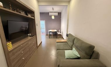 Casa de 2 dormitorios con cochera en Matheu