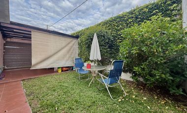 Casa de 2 dormitorios con cochera en Matheu