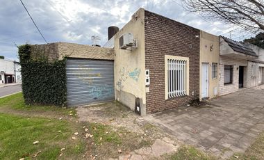 Casa de 2 dormitorios con cochera en Matheu