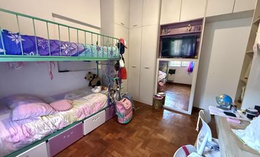 Casa de 2 dormitorios con cochera en Matheu