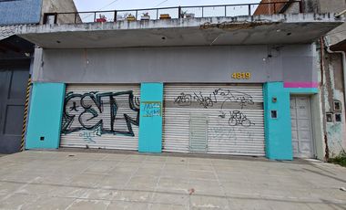 Excelente propiedad con amplio local en venta en Laferrere Luro