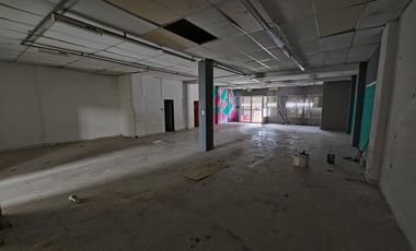 Excelente propiedad con amplio local en venta en Laferrere Luro