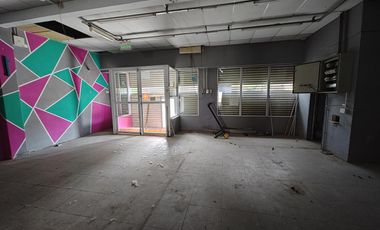 Excelente propiedad con amplio local en venta en Laferrere Luro