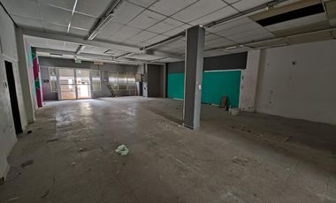 Excelente propiedad con amplio local en venta en Laferrere Luro