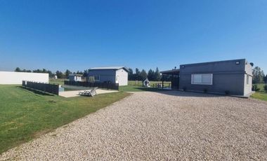 Casa Quinta en venta - 4 Dormitorios 4 Baños - Coronel Brandsen