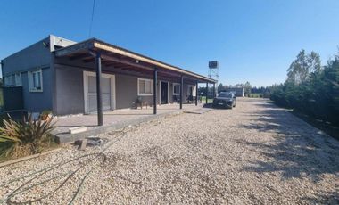 Casa Quinta en venta - 4 Dormitorios 4 Baños - Coronel Brandsen