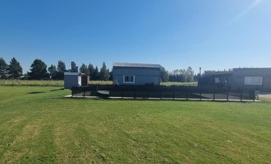 Casa Quinta en venta - 4 Dormitorios 4 Baños - Coronel Brandsen