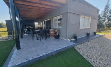 Casa Quinta en venta - 4 Dormitorios 4 Baños - Coronel Brandsen