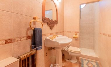 Casa 7 ambientes con jardín y garage en venta en Floresta