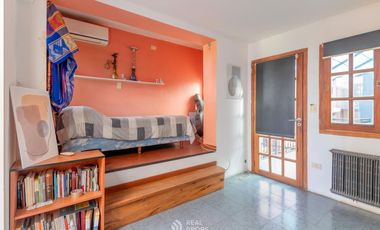 Casa 7 ambientes con jardín y garage en venta en Floresta