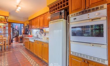 Casa 7 ambientes con jardín y garage en venta en Floresta