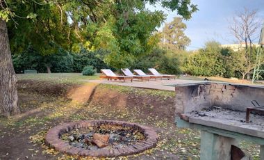 Casa en venta - 4 Dormitorios 3 Baños - 3.150Mts2 - Luján