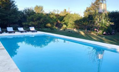 Casa en venta - 4 Dormitorios 3 Baños - 3.150Mts2 - Luján