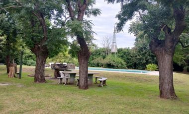 Casa en venta - 4 Dormitorios 3 Baños - 3.150Mts2 - Luján