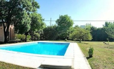 Casa en venta - 4 Dormitorios 3 Baños - 3.150Mts2 - Luján