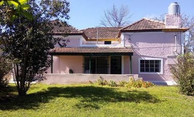 Casa en venta - 4 Dormitorios 3 Baños - 3.150Mts2 - Luján