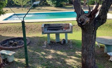 Casa en venta - 4 Dormitorios 3 Baños - 3.150Mts2 - Luján