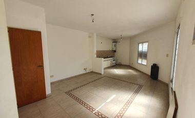 Departamento en DUPLEX DE 3 AMBIENTES CON COCHERA Y TERRAZA.BANFIELD OESTE