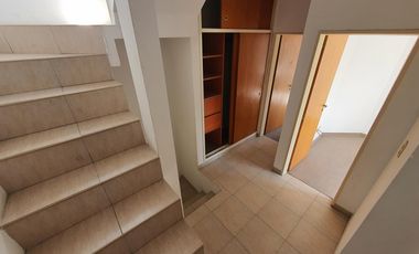 Departamento en DUPLEX DE 3 AMBIENTES CON COCHERA Y TERRAZA.BANFIELD OESTE