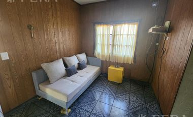 Venta casa de 5 ambientes con cochera y fondo libre en Quilmes