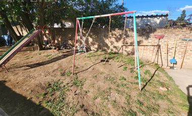 Venta casa de 5 ambientes con cochera y fondo libre en Quilmes