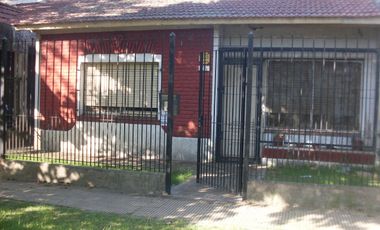 chalet 3 ambientes sobre la calle king al 400