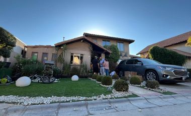 SE ARRIENDA ESPECTACULAR CASA CON PISCINA Y QUINCHO