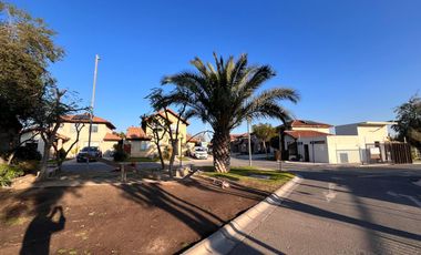 SE ARRIENDA ESPECTACULAR CASA CON PISCINA Y QUINCHO