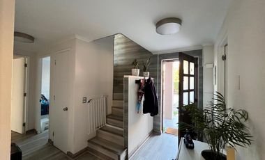 SE ARRIENDA ESPECTACULAR CASA CON PISCINA Y QUINCHO